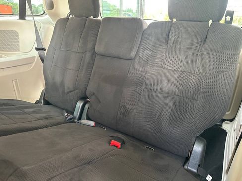 Used 2014 Dodge Grand Caravan American Value Package FWD image 9