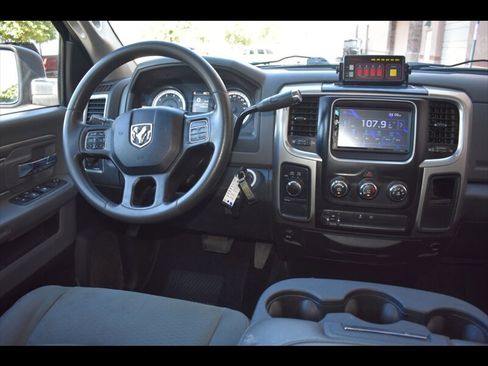 Used 2015 RAM 2500 SLT image 28