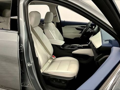 Used 2024 Buick Envision Avenir AWD/4WD image 8