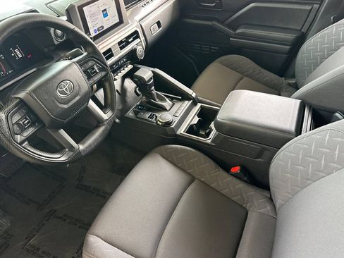 Used 2025 Toyota Tacoma SR5 AWD/4WD image 10