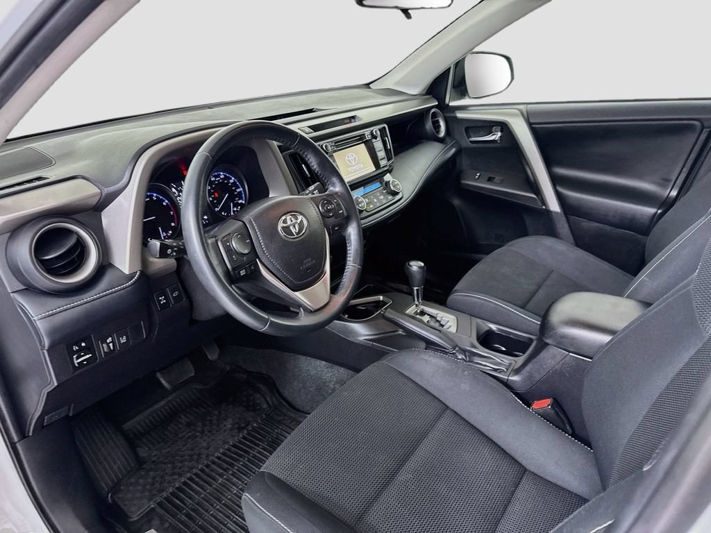 Used 2018 Toyota RAV4 XLE AWD/4WD image 10