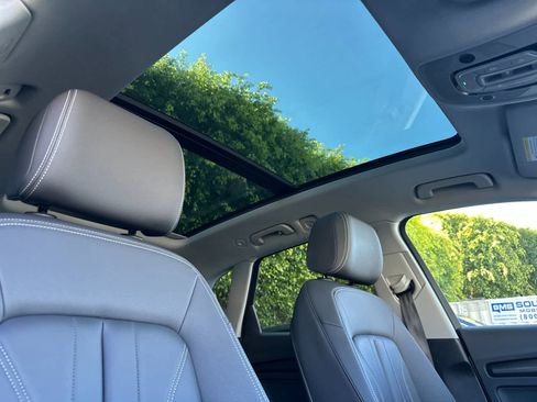 Used 2023 Audi Q5 2.0T Premium w/ Convenience Package image 17