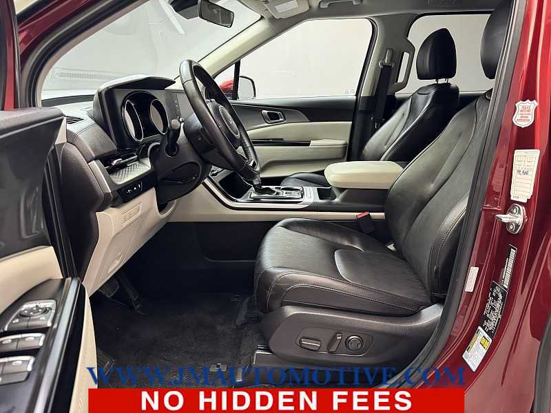 Used 2024 Kia Carnival LX FWD image 12