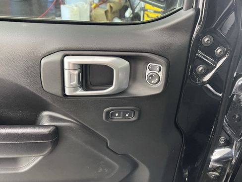 Used 2019 Jeep Wrangler Sport AWD/4WD image 17