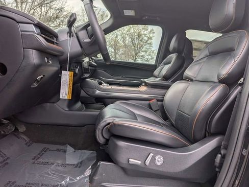 New 2026 Lincoln Navigator L Black Label AWD/4WD image 18