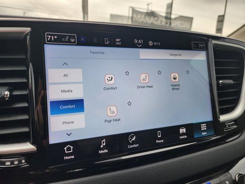 Used 2024 Chrysler Pacifica Touring-L image 26