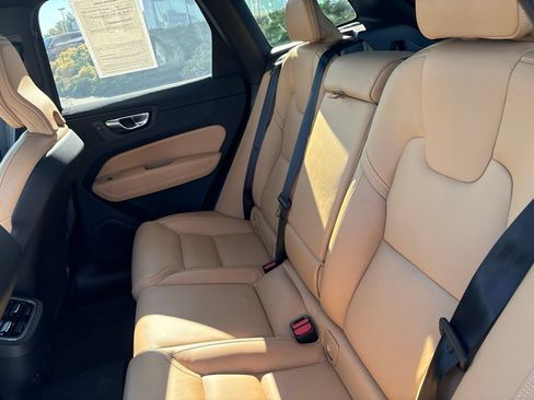 Certified 2025 Volvo XC60 B5 Ultra w/ Protection Package Premier AWD/4WD image 32