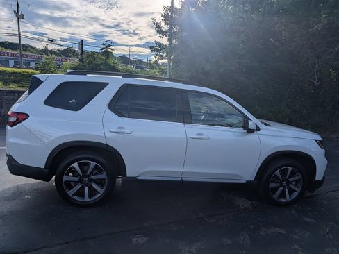 Used 2023 Honda Pilot Elite image 9