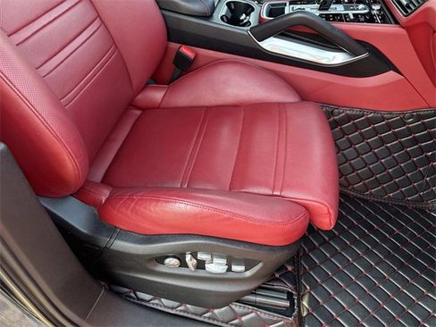 Used 2021 Porsche Cayenne Turbo image 18