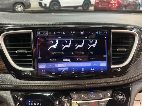 Used 2021 Chrysler Pacifica Pinnacle AWD/4WD image 21
