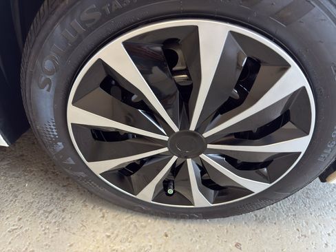Used 2014 Toyota Corolla LE FWD image 32
