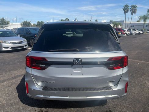 Used 2025 Honda Odyssey Touring image 6