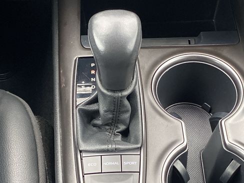 Used 2022 Toyota Camry SE image 19