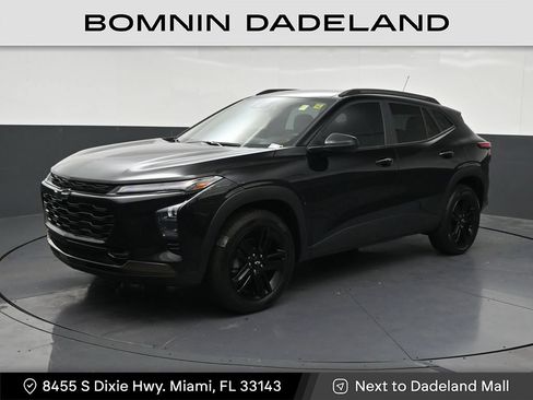 Used 2025 Chevrolet Trax ACTIV w/ Driver Confidence Package FWD image 1