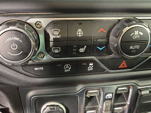 Used 2020 Jeep Gladiator Sport w/ Quick Order Package 24S AWD/4WD image 28