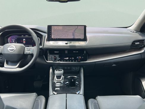 Used 2025 Nissan Rogue Platinum FWD image 18