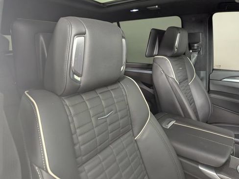 Used 2025 Cadillac Escalade ESV V AWD/4WD image 24