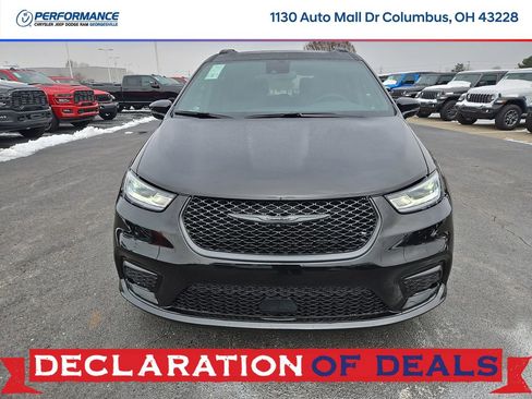 New 2026 Chrysler Pacifica Select image 2