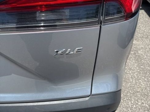 Used 2023 Toyota Corolla Cross XLE FWD image 7