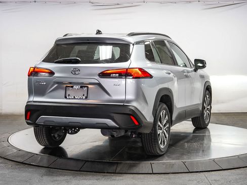 Certified 2025 Toyota Corolla Cross XLE FWD image 5