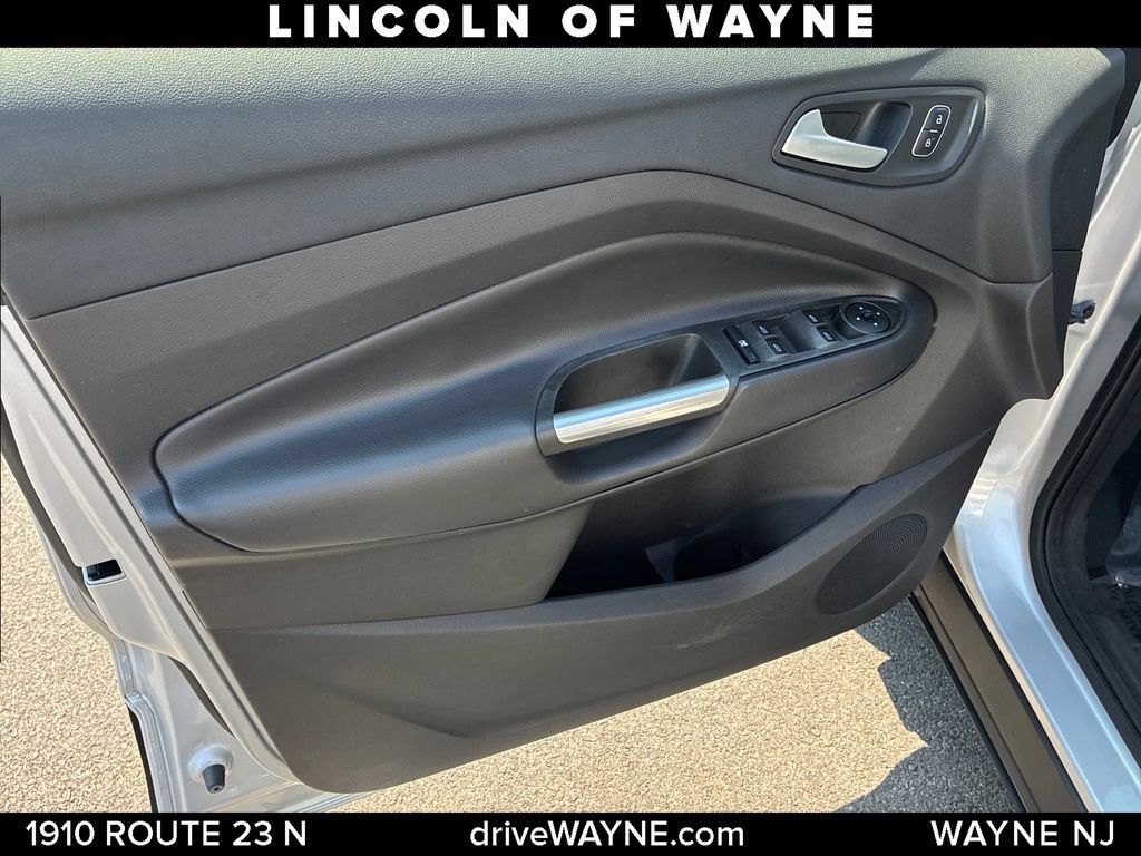 Used 2018 Ford Escape SE w/ SE Sync 3 Package AWD/4WD image 12