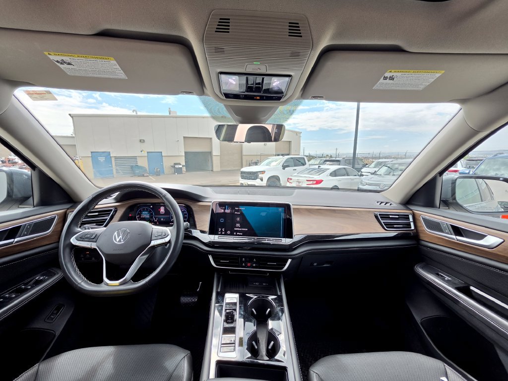 Used 2025 Volkswagen Atlas SE w/ Panoramic Sunroof Package FWD image 17