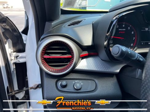 Used 2024 Chevrolet Trax RS FWD image 9