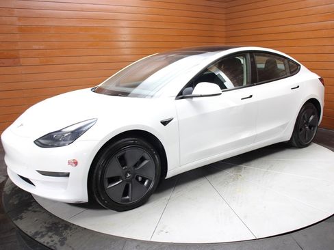 Used 2023 Tesla Model 3 Standard Range RWD image 12