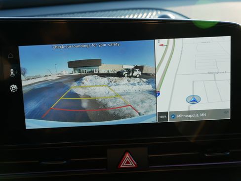 Certified 2025 Hyundai Elantra SEL image 27