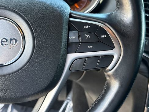 Used 2021 Jeep Grand Cherokee Laredo X image 14