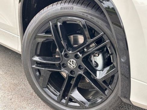New 2026 Volkswagen Tiguan SE R-Line FWD image 2