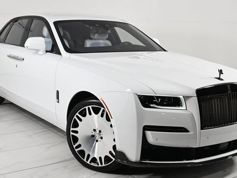 Used 2023 Rolls-Royce Ghost Black Badge w/ Black Badge Ghost Package image 76