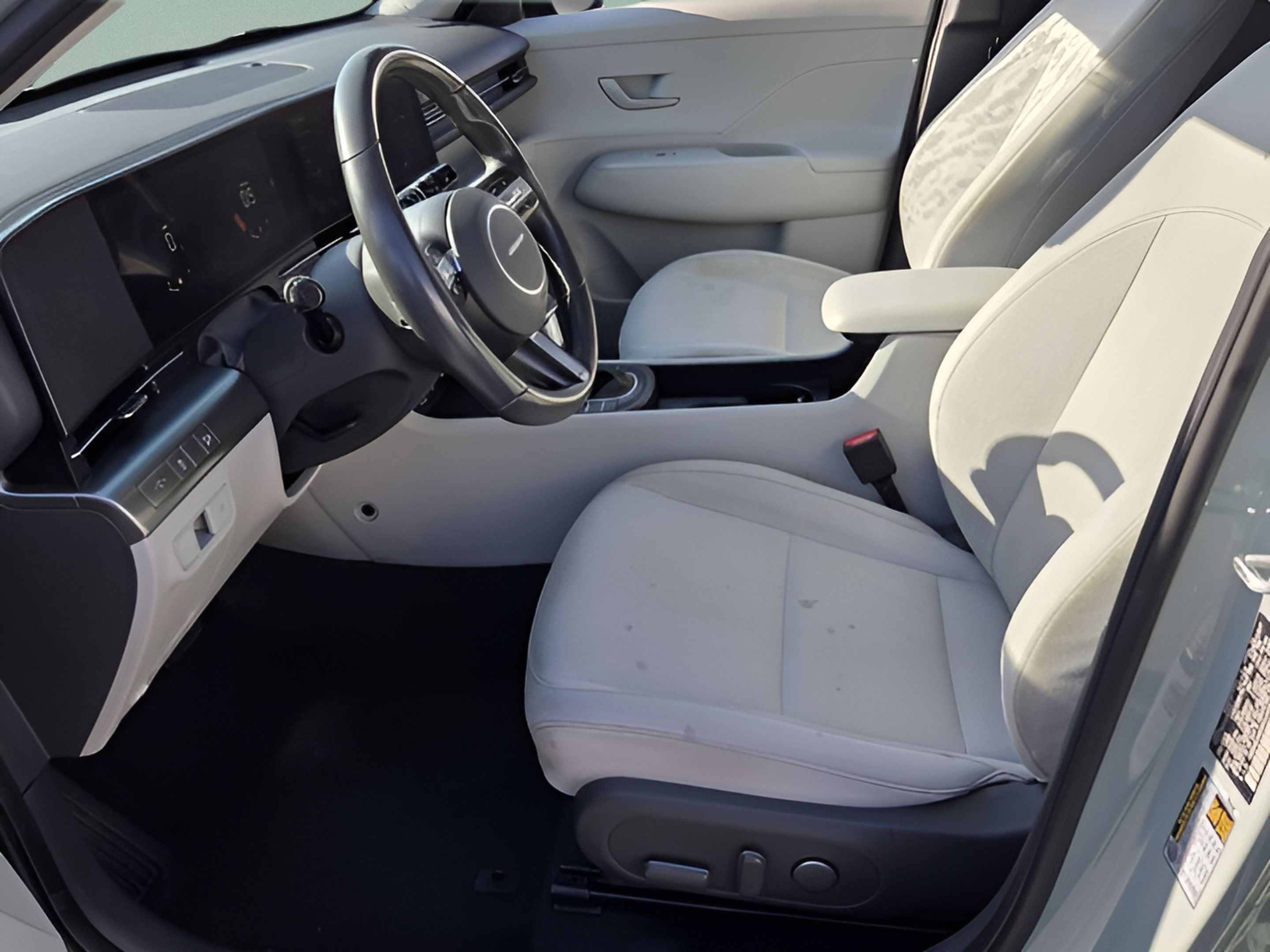 Used 2025 Hyundai Kona SEL FWD image 9