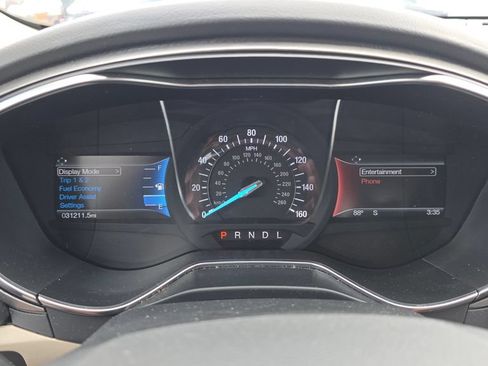 Used 2017 Ford Fusion SE w/ Fusion SE Technology Package FWD image 17