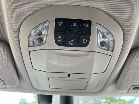 Used 2020 Chrysler Pacifica Touring-L w/ Advanced Safetytec Group FWD image 28