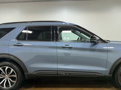 Used 2025 Ford Explorer ST-Line AWD/4WD image 32