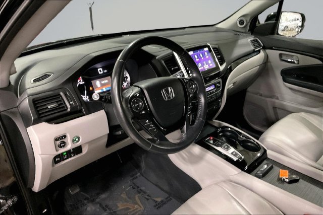 Used 2017 Honda Pilot Touring image 16