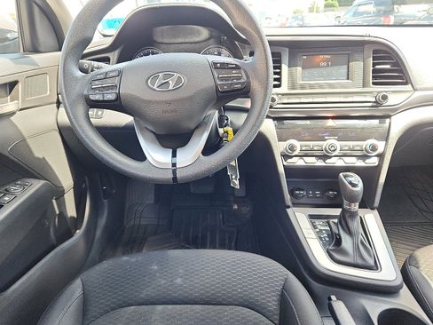 Used 2020 Hyundai Elantra SE w/ Cargo Package (C1) image 10