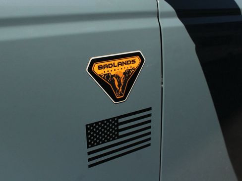 Used 2022 Ford Bronco Badlands w/ Sasquatch Package AWD/4WD image 12