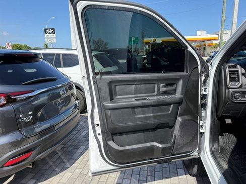 Used 2024 RAM 2500 Tradesman w/ Chrome Appearance Group AWD/4WD image 10
