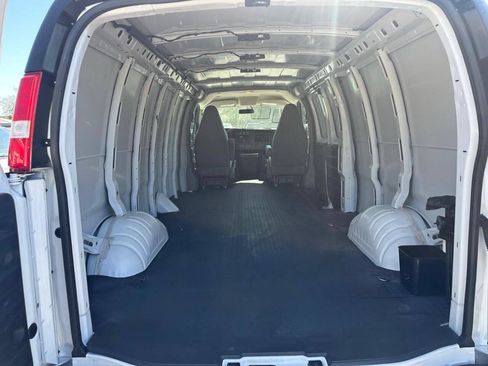 Used 2019 GMC Savana 3500 Extended w/ Driver Convenience Package RWD image 11