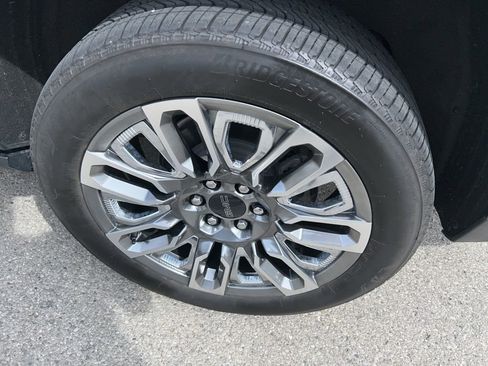 Used 2023 GMC Yukon Denali Ultimate image 9