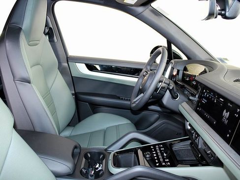New 2025 Porsche Cayenne S image 27