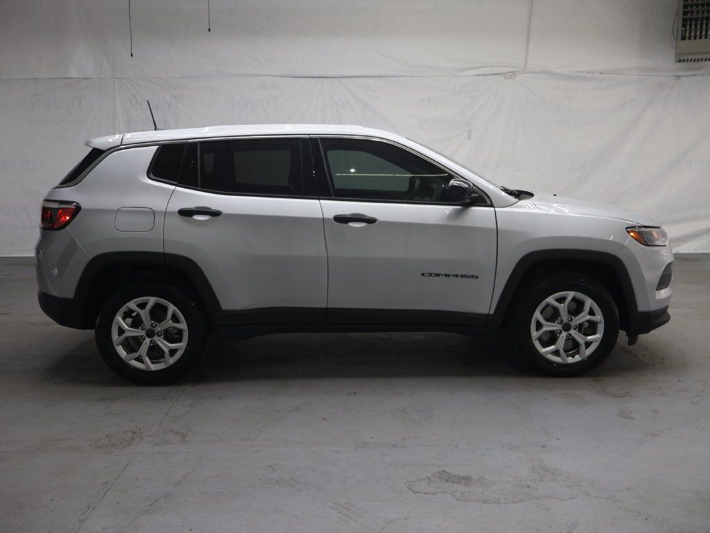 Used 2025 Jeep Compass Sport AWD/4WD image 8