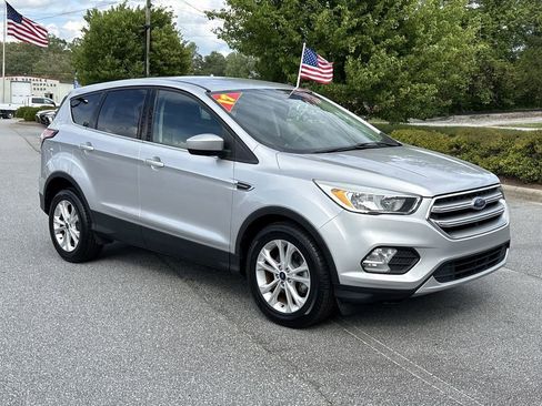 Used 2017 Ford Escape SE FWD image 5