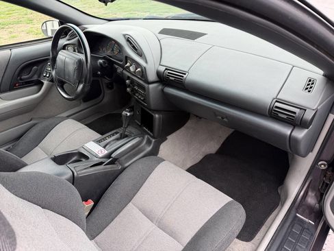 Used 1993 Chevrolet Camaro LT RWD image 19