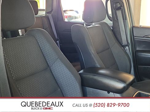Used 2020 Jeep Grand Cherokee Laredo RWD image 24