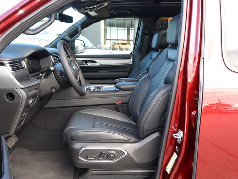 New 2026 Jeep Grand Wagoneer Limited image 14