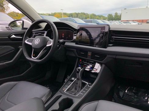 Used 2025 Volkswagen Jetta SEL image 19
