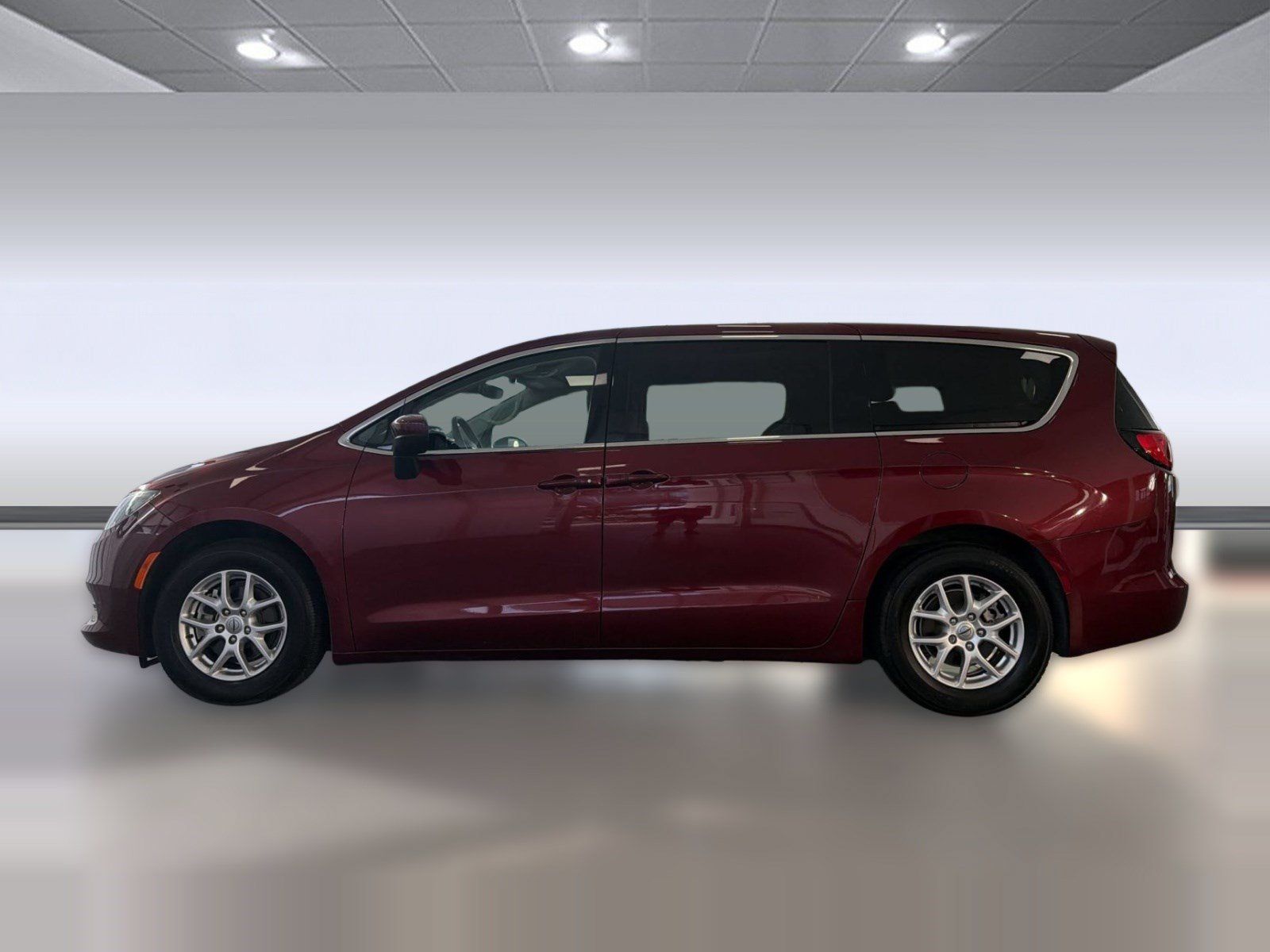 Used 2023 Chrysler Voyager LX FWD image 2